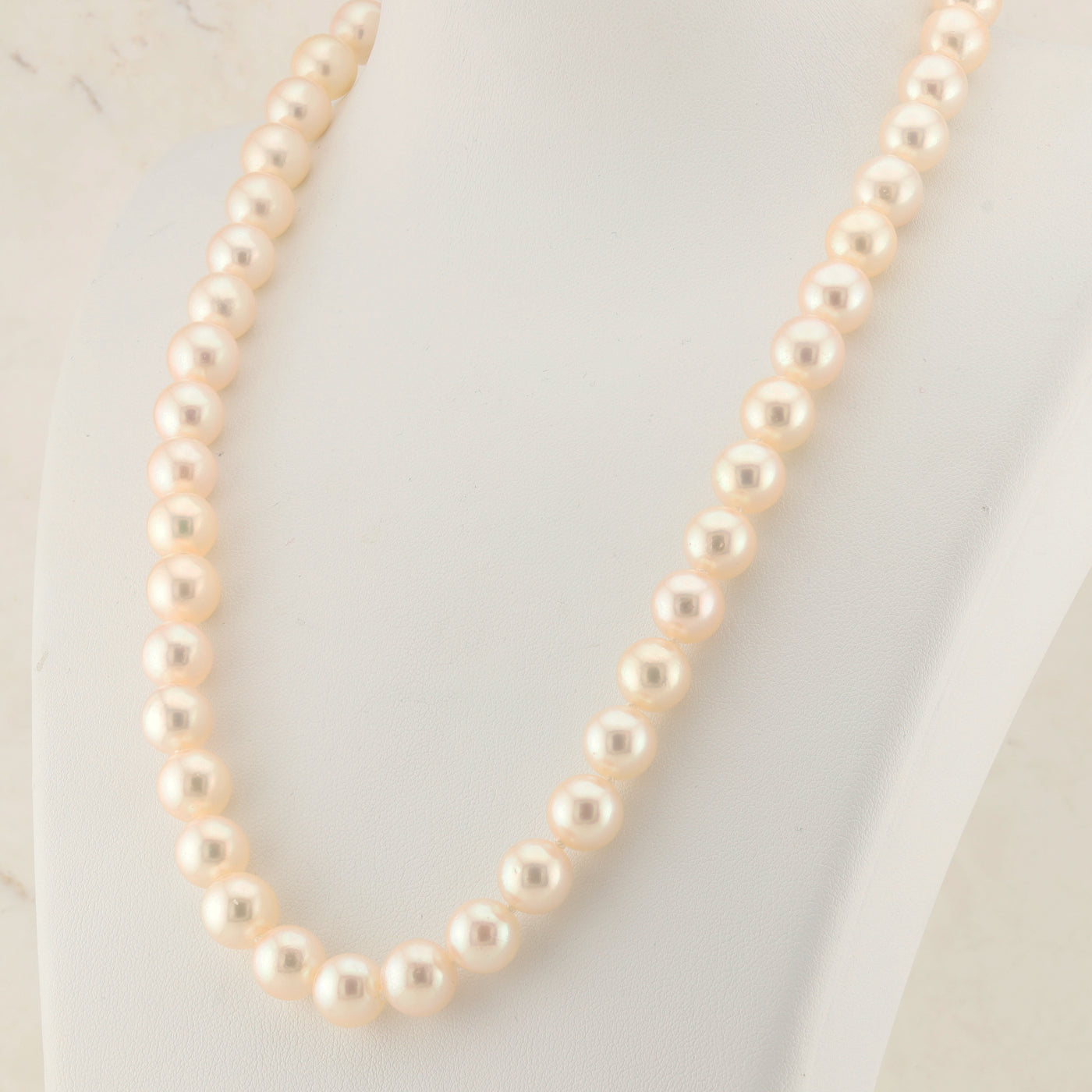 Stunning Pearl Necklace