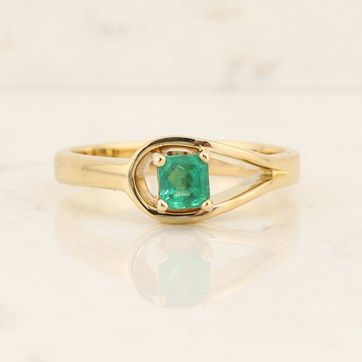 Emerald Hercules Knot Ring
