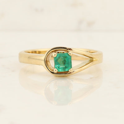 Emerald Hercules Knot Ring