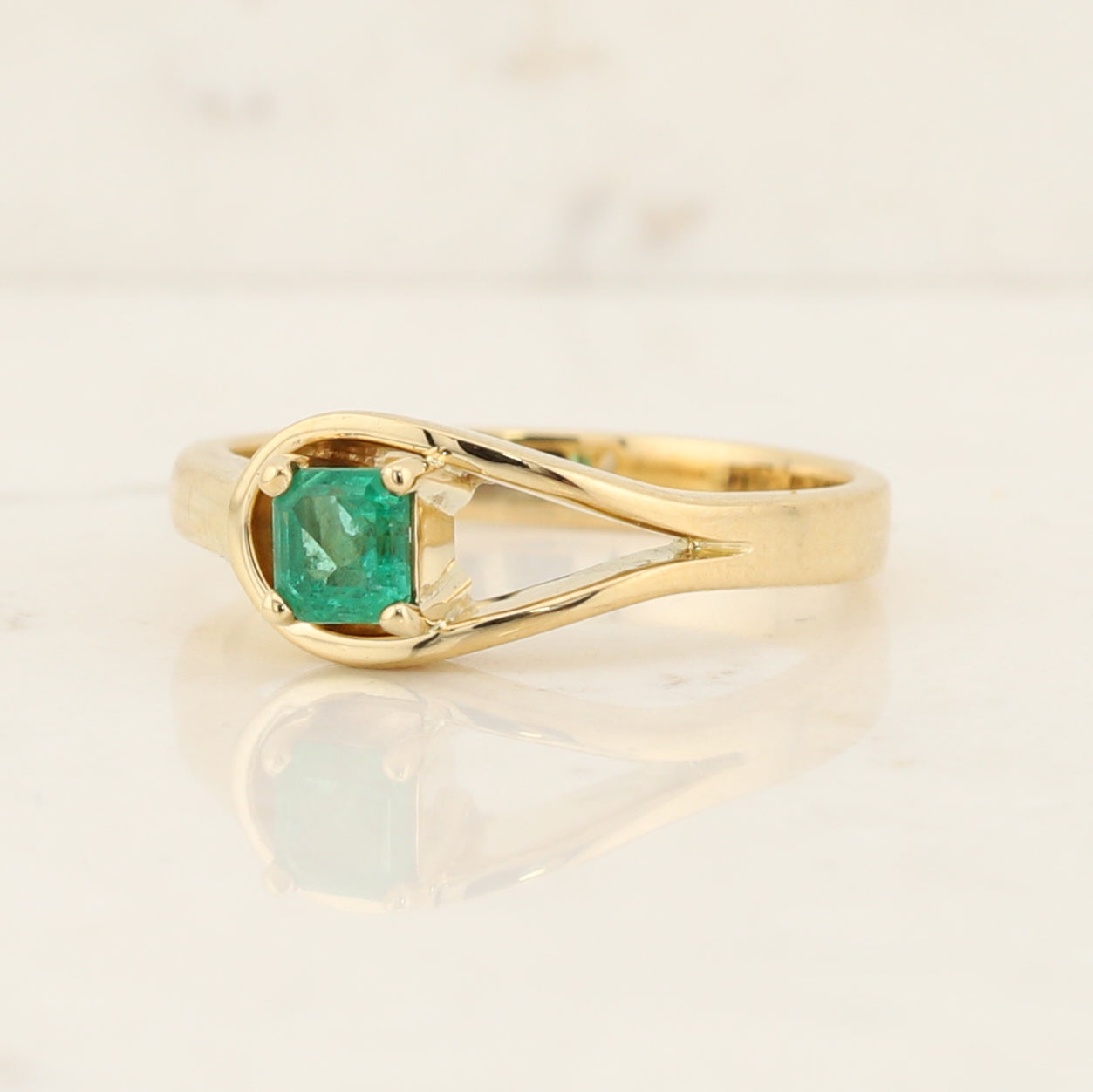 Emerald Hercules Knot Ring