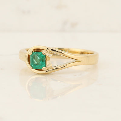 Emerald Hercules Knot Ring