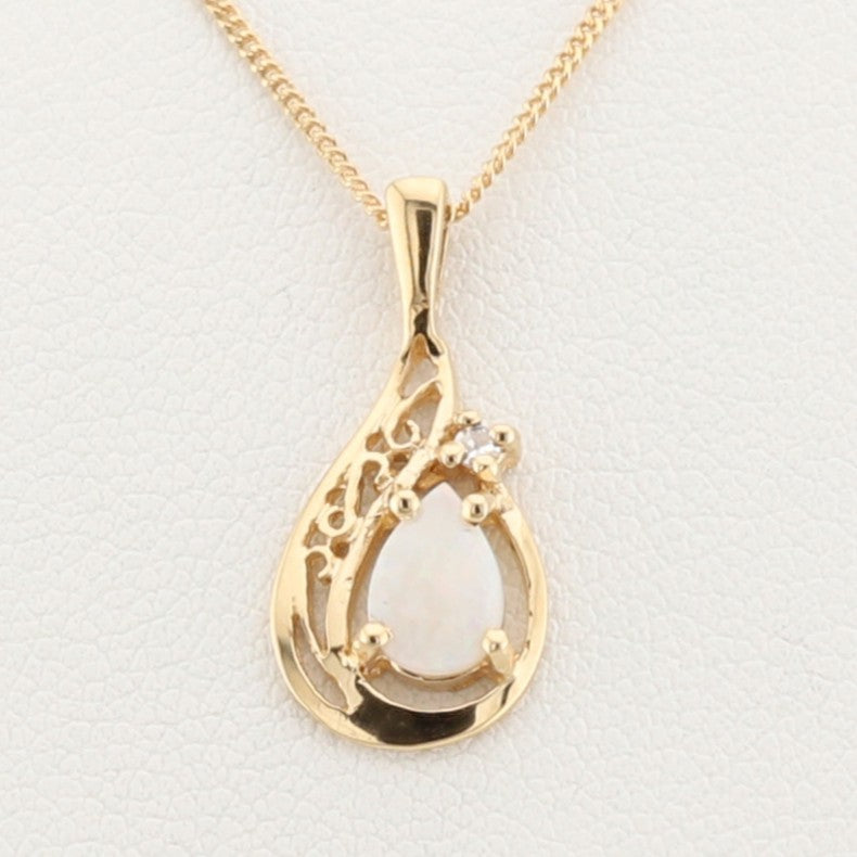 Opal Pendant & Chain