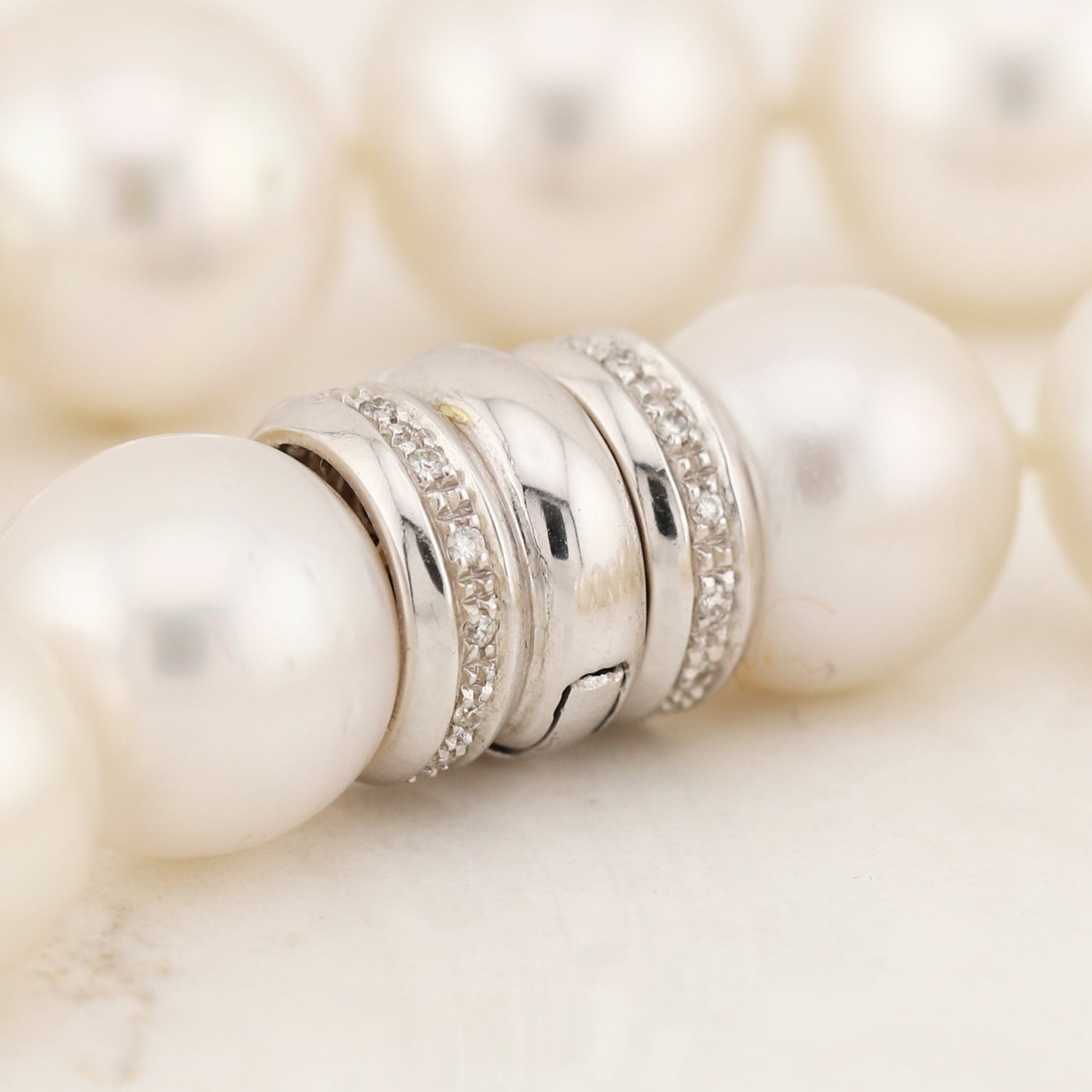 Large Pearl Stand