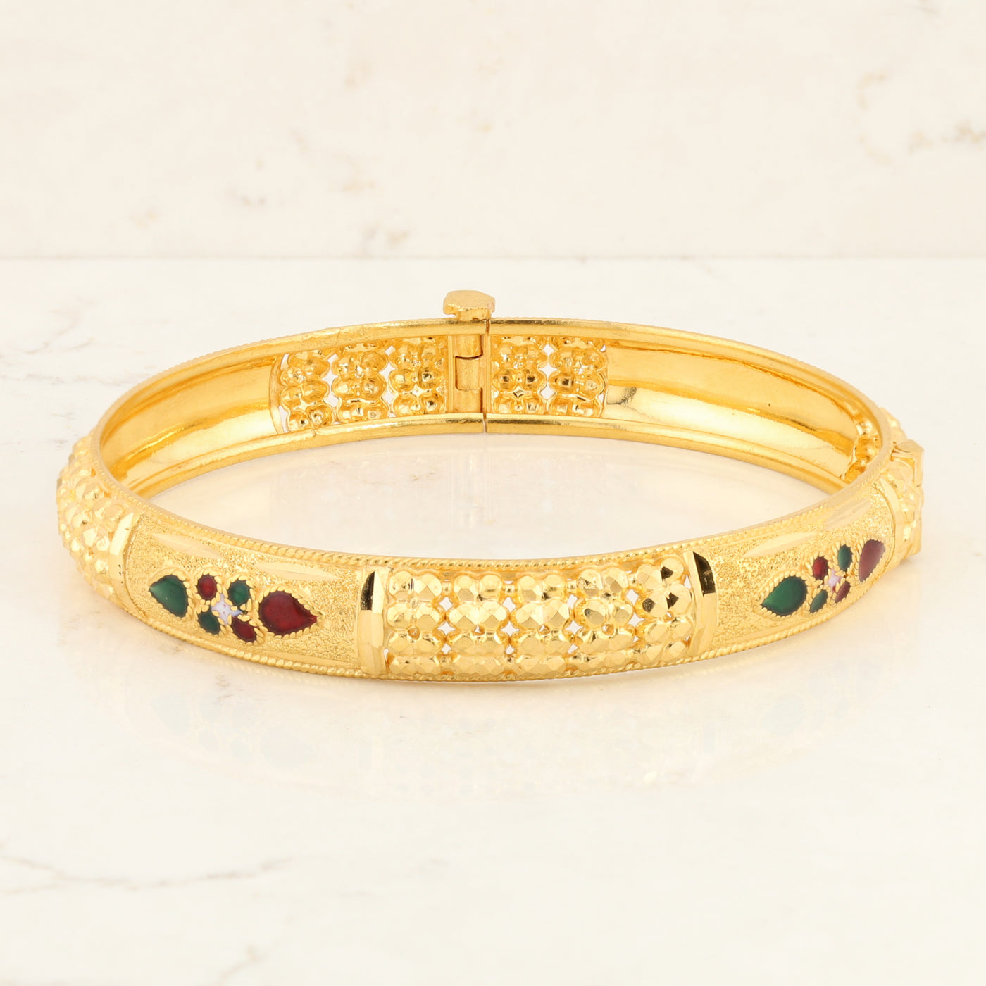 Beautiful Diamond Cut Bangle