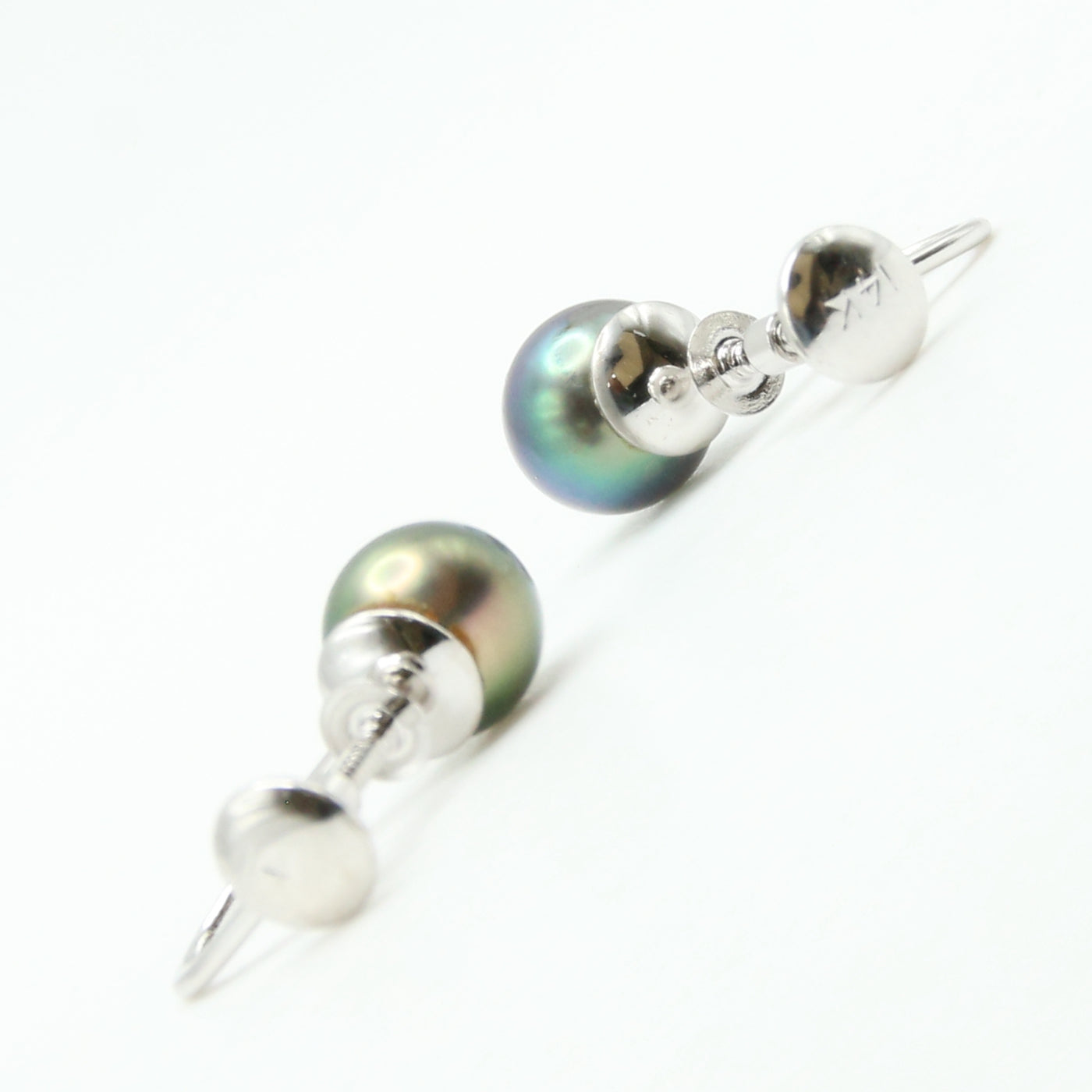 Black Pearl Screw Back Earrings